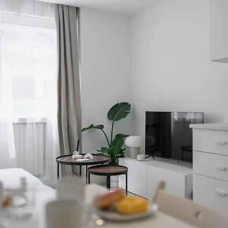 Апартаменты Spacieux Summer Getaway Ideal For 6 Ницца