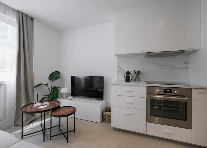 Spacieux Summer Getaway Ideal For 6 Apartmán